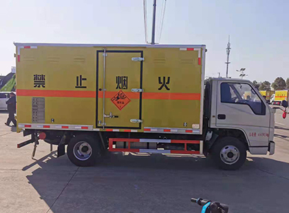 海兴爆破器材运输车工人安全操作规范与智能技术保障